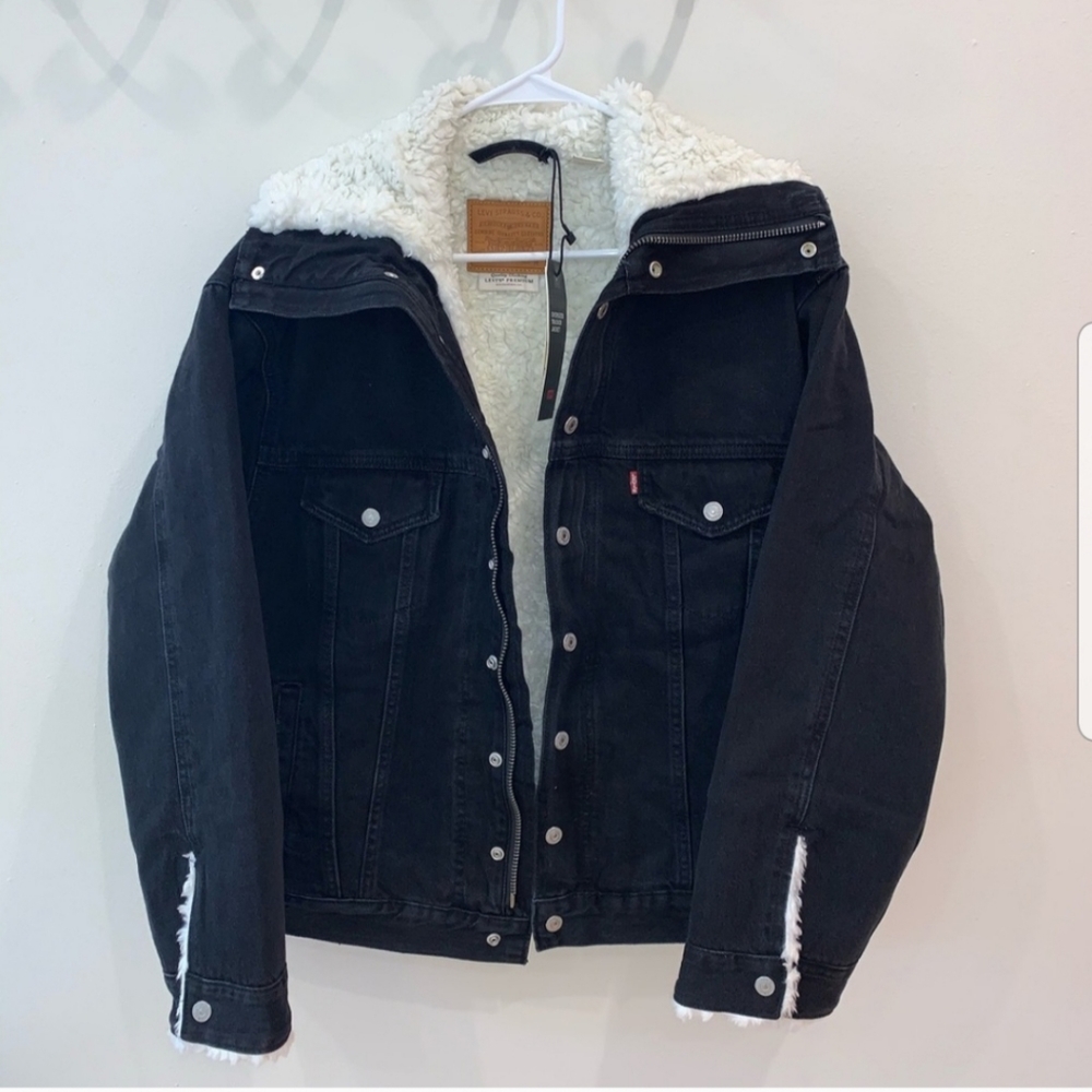 NWT Levi Black Sherpa Oversized Trucker Jacket